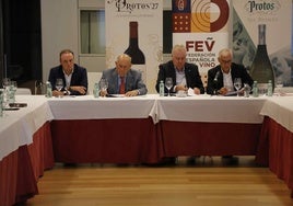 (de izquierda a derecha) Caros Villar, director general de Protos; Edmundo Bayón, presidente de Protos; Pedro Ferrer, presidente de la FEV; y José Luis Benítez, director general de la FEV.