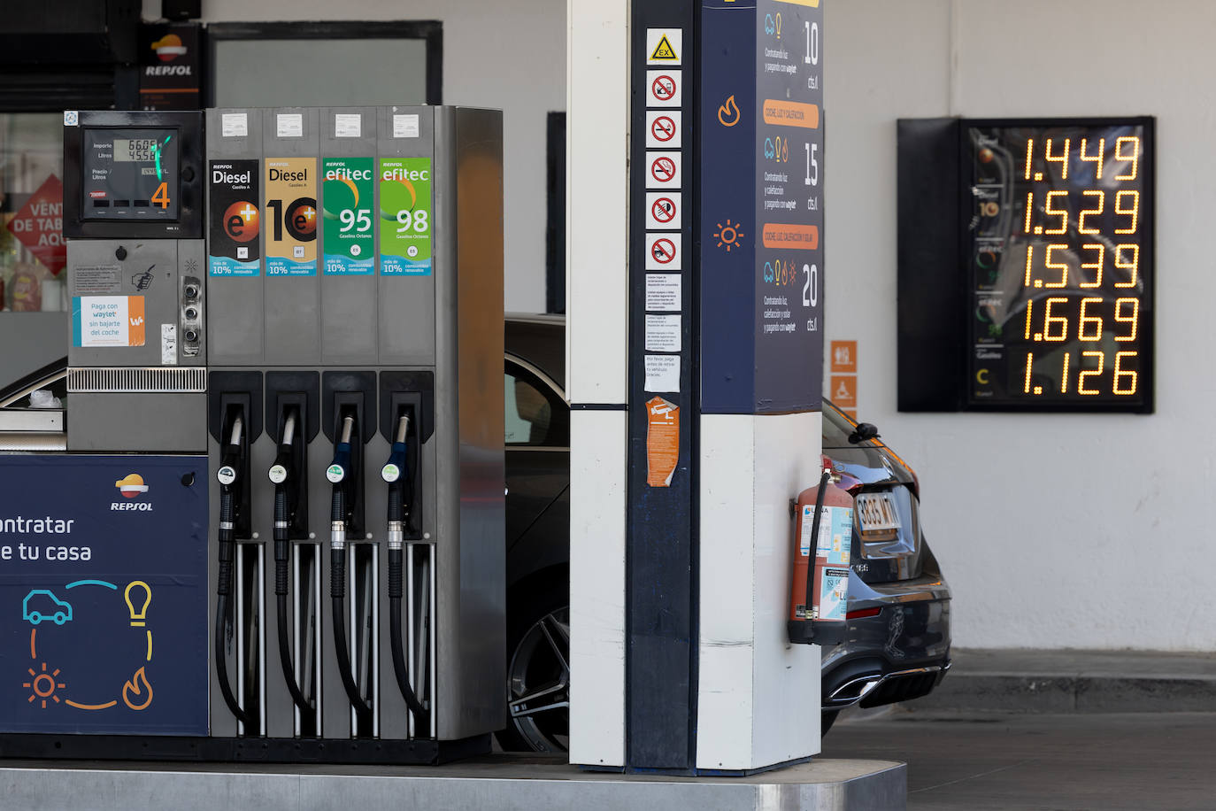 El precio de repostar, en mínimos desde enero de 2022
