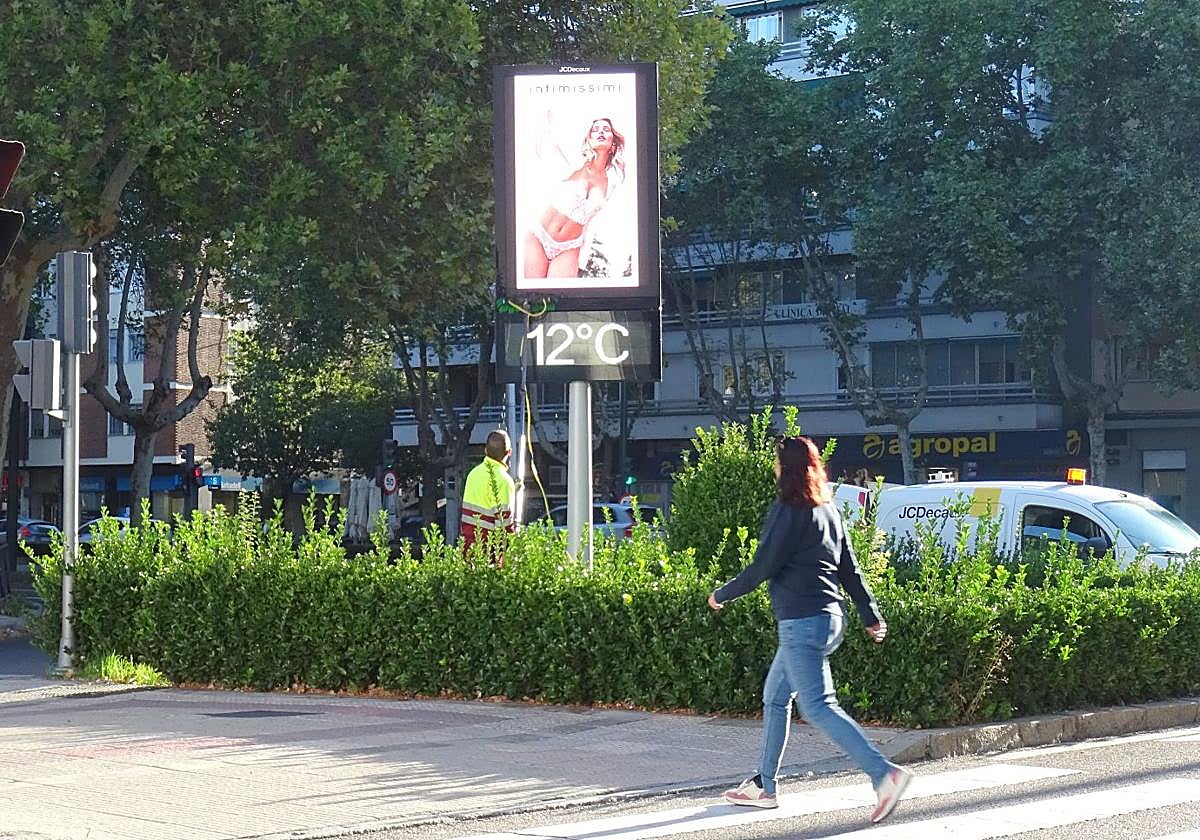 El mercurio marcaba 12 grados pasadas las nueve de la mañana en el Paseo de Zorrilla.