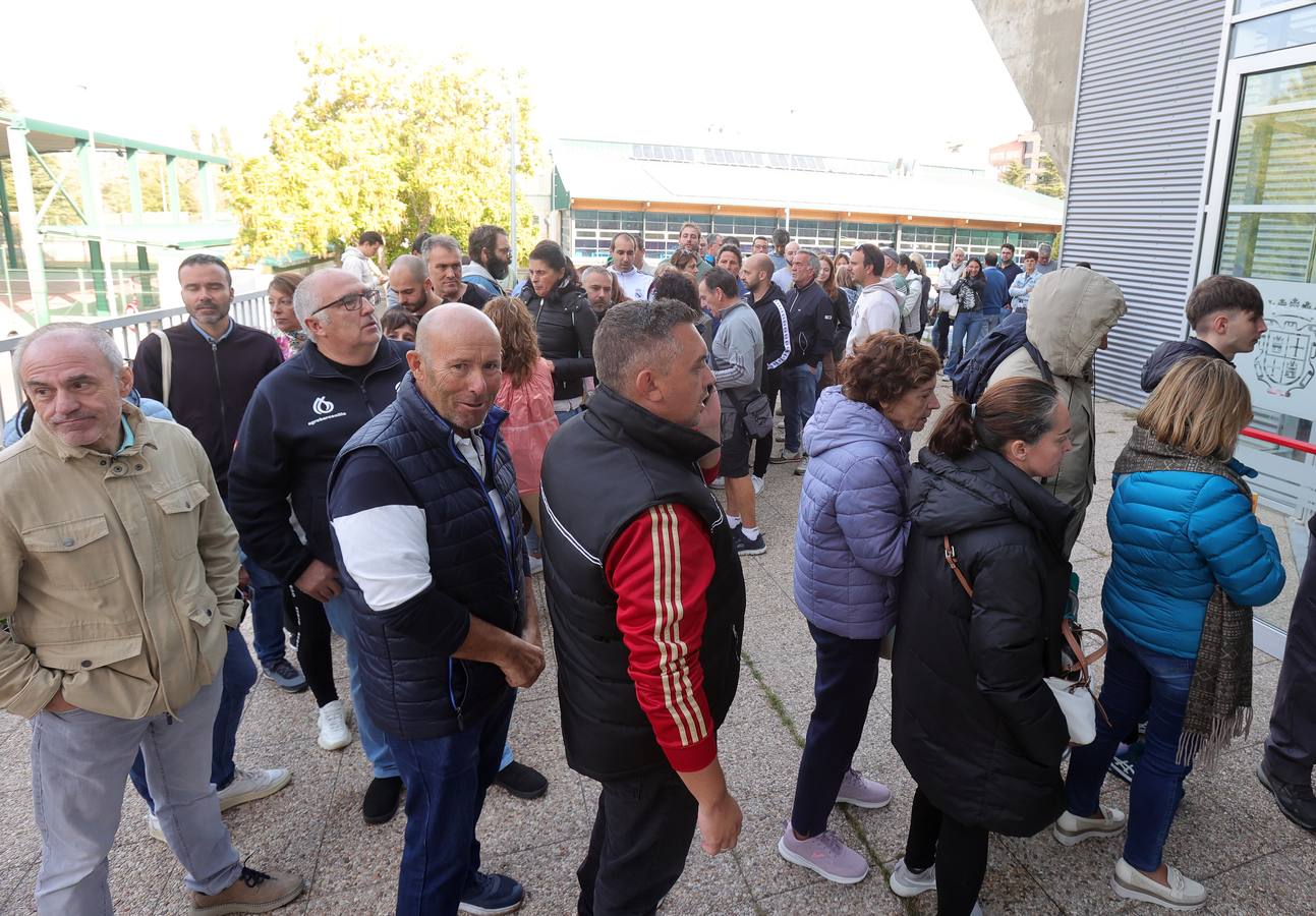 Colas para hacerse con los últimos abonos del Palencia Baloncesto