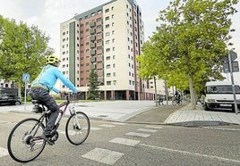 Carril bici junto a la Ciudad de a Comunicación.