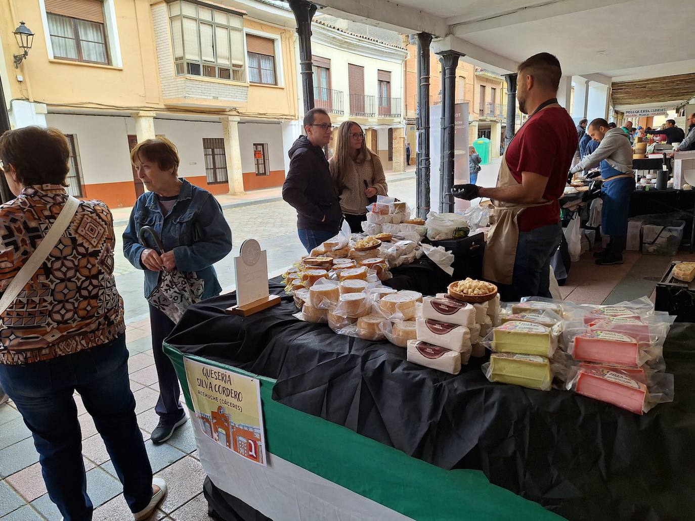 Imágenes del Mercado del Queso de Villalón de Campos