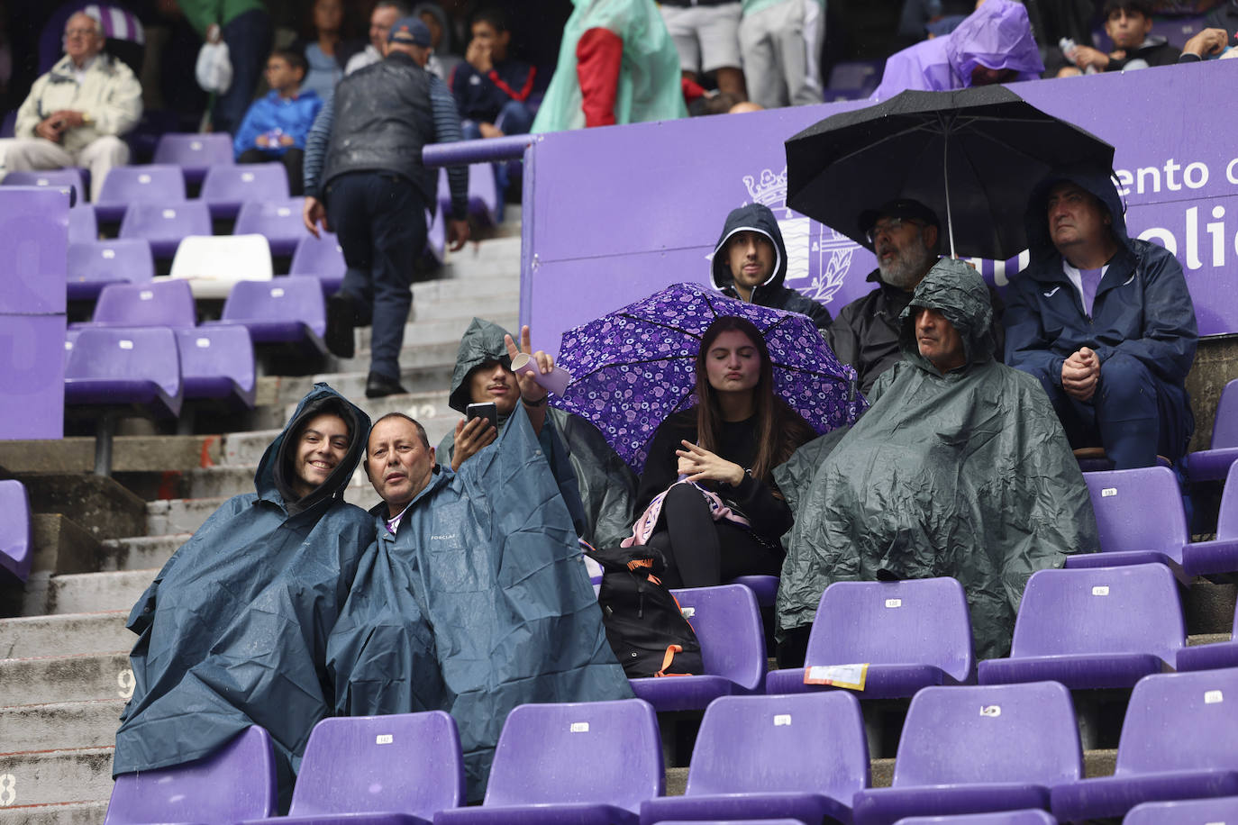 Búscate en las gradas del estadio José Zorilla (1/4)