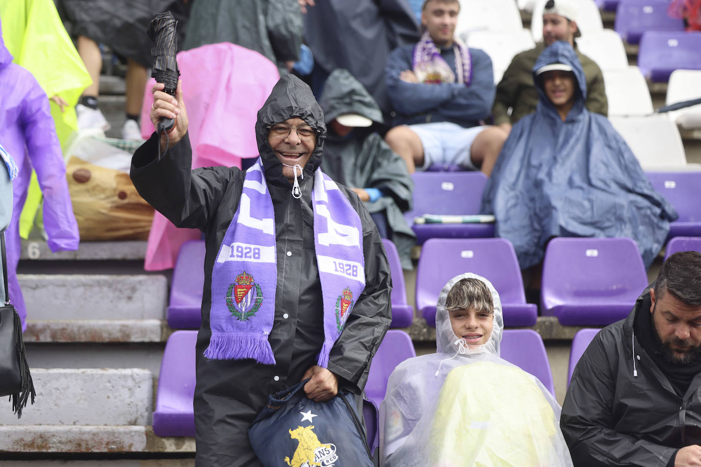 Búscate en las gradas del estadio José Zorrilla (2/4)