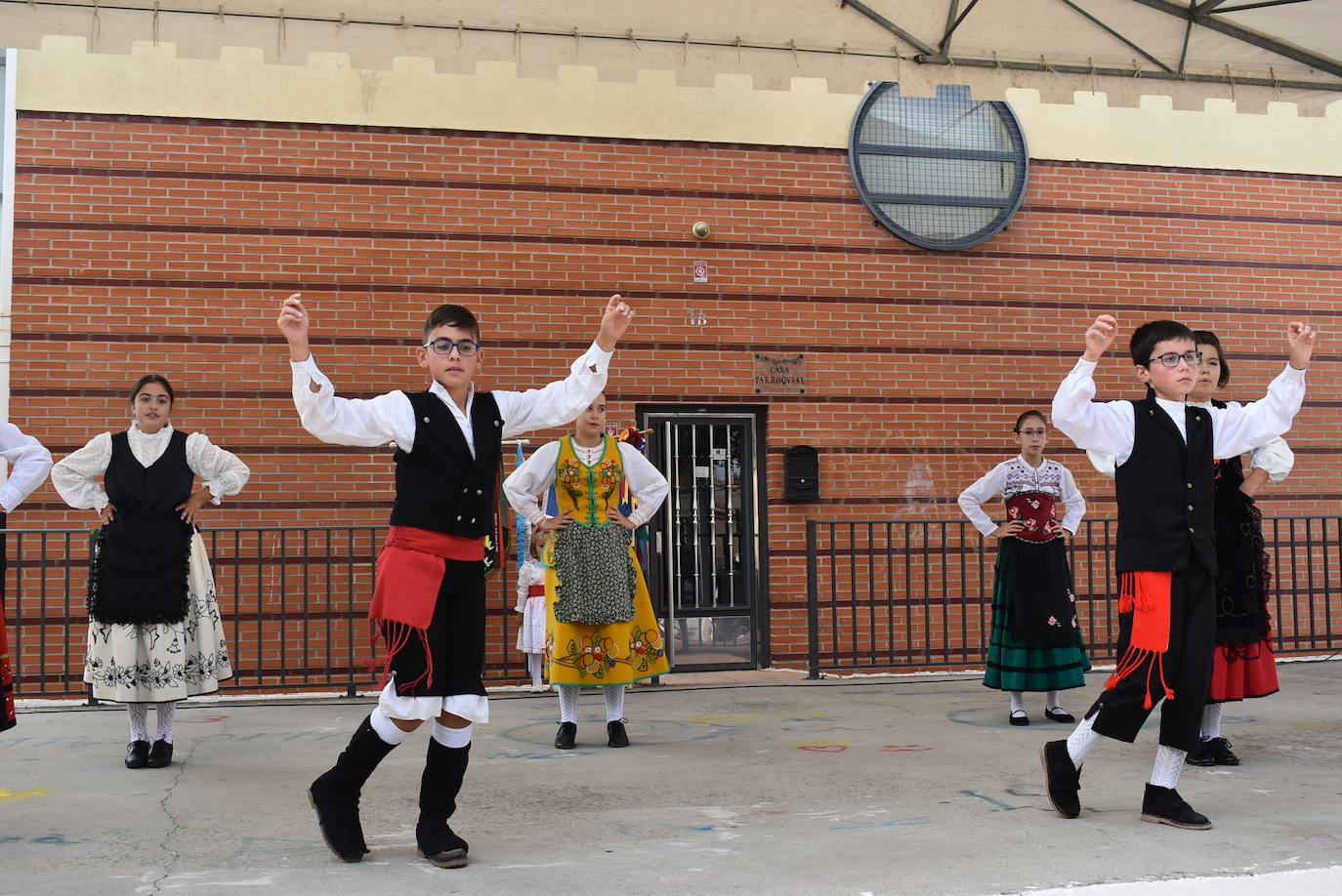 Niños danzando en Cigales