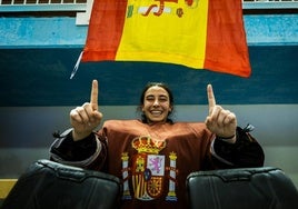 María Sierra celebra el título en categoría junior.