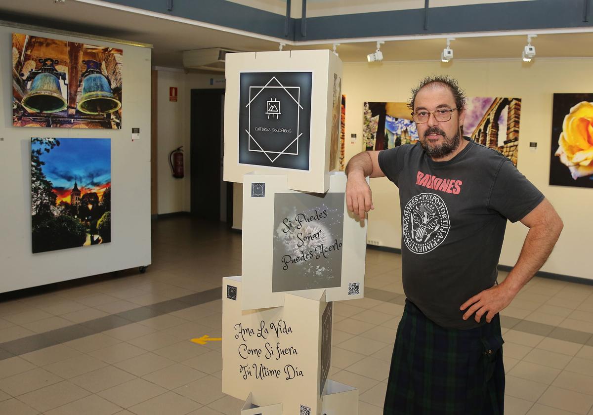 Severiano Marcos, en el centro cultural de San José donde expone sus fotografías.