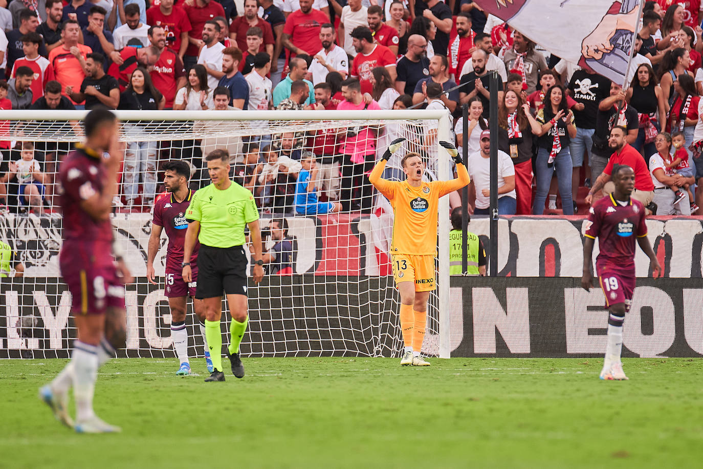 La derrota ante el Sevilla en el Pizjuán, en imágenes