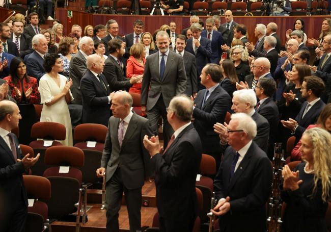 El salón de actos del Palacio de la Audiencia, en pie para recibir al rey de España.