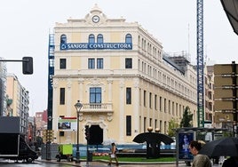 La antigua sede de Hacienda, en la plaza de Madrid, tras la retirada de parte de los andamios que la cubrían.