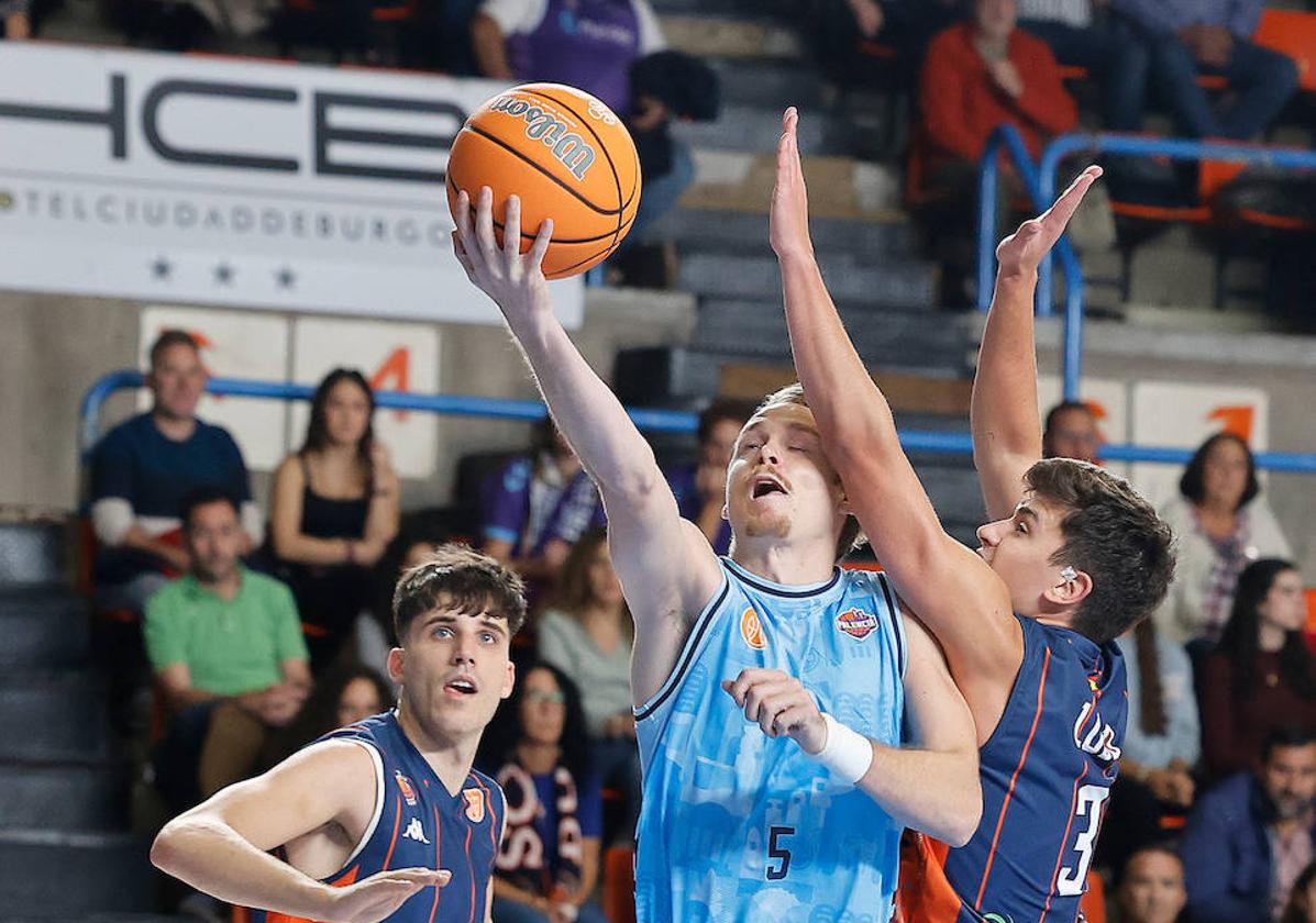 Inmejorable estreno para el Palencia Baloncesto en Primera FEB