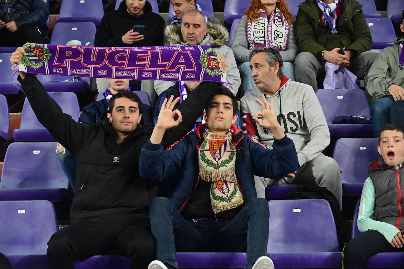 Búscate en la grada del estadio José Zorrilla (1/4)