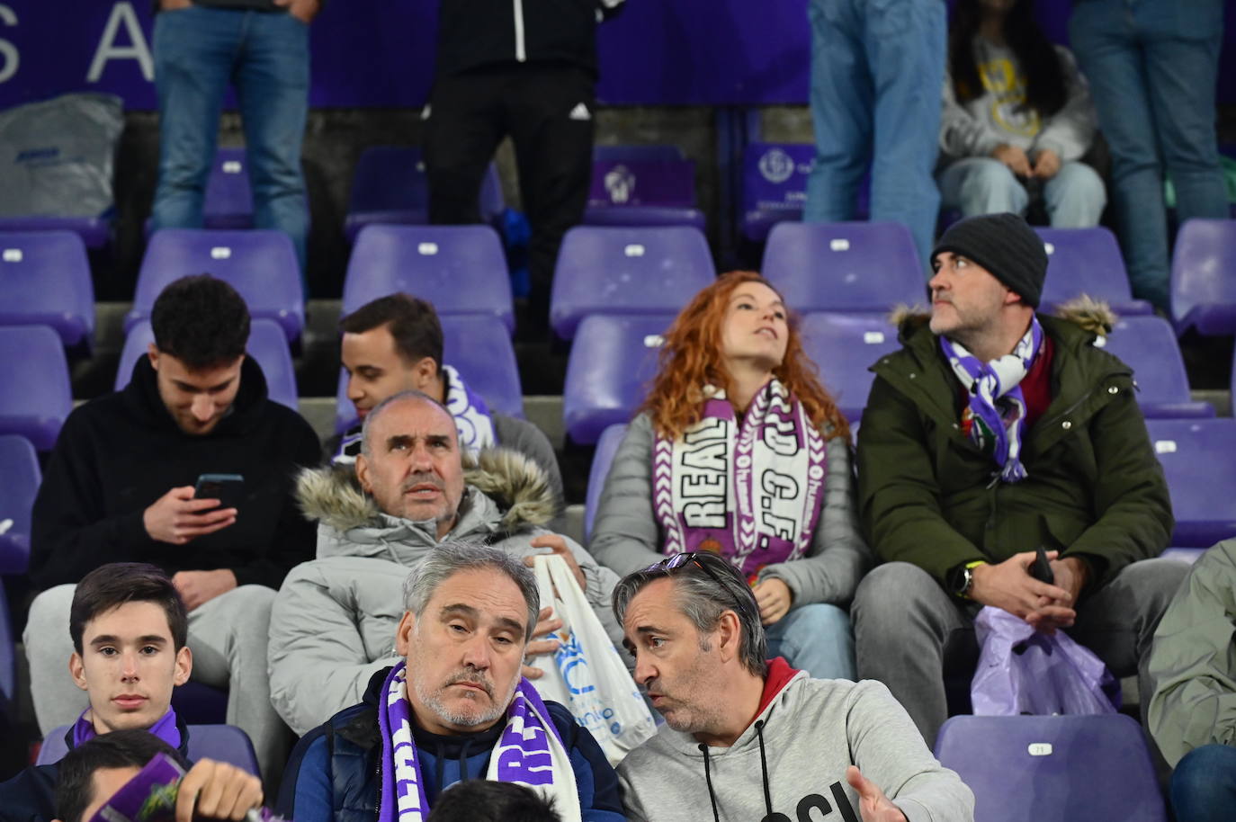 Búscate en la grada del estadio José Zorrilla (1/4)