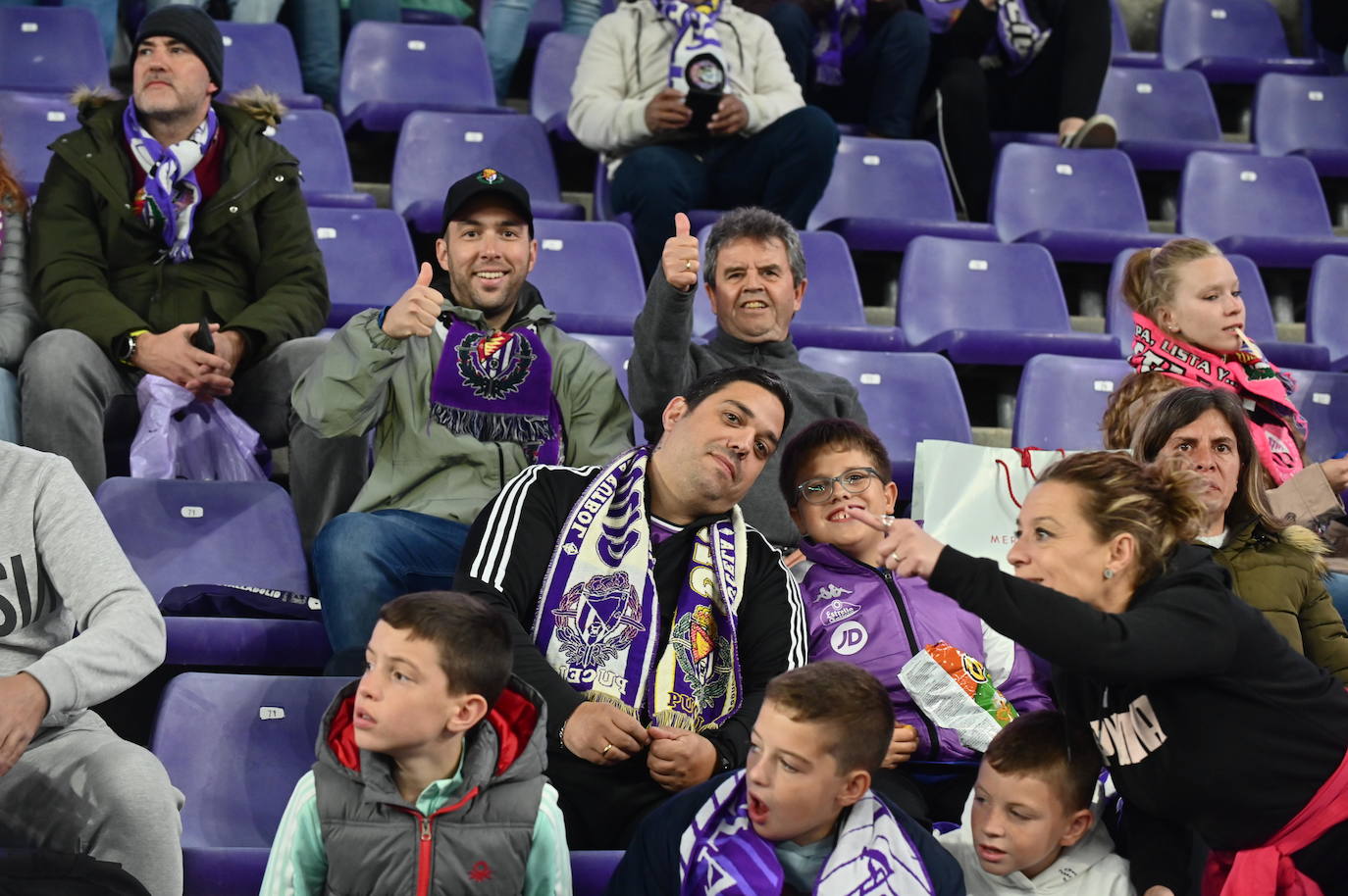 Búscate en la grada del estadio José Zorrilla (1/4)