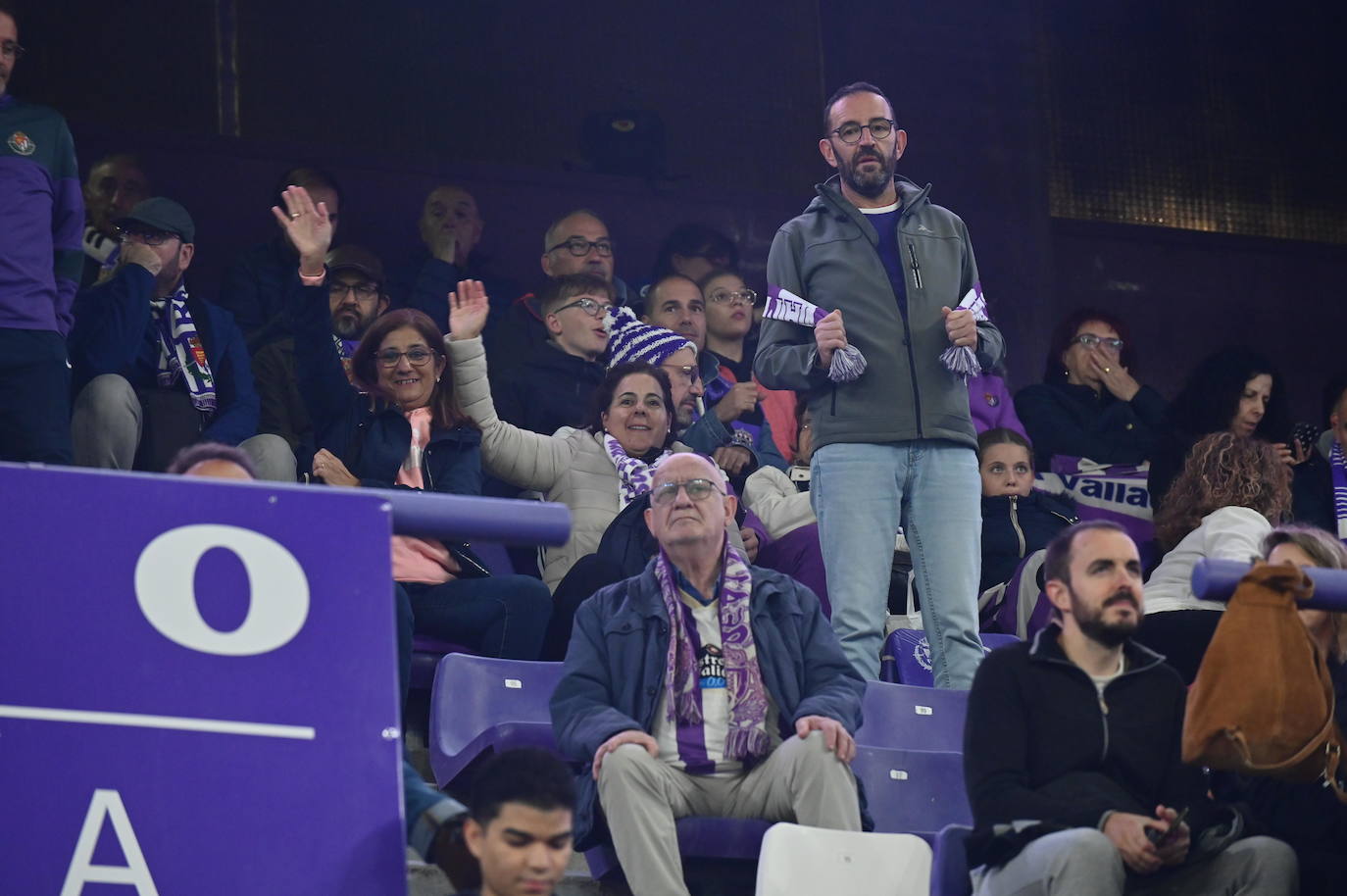 Búscate en la grada del estadio José Zorrilla (1/4)