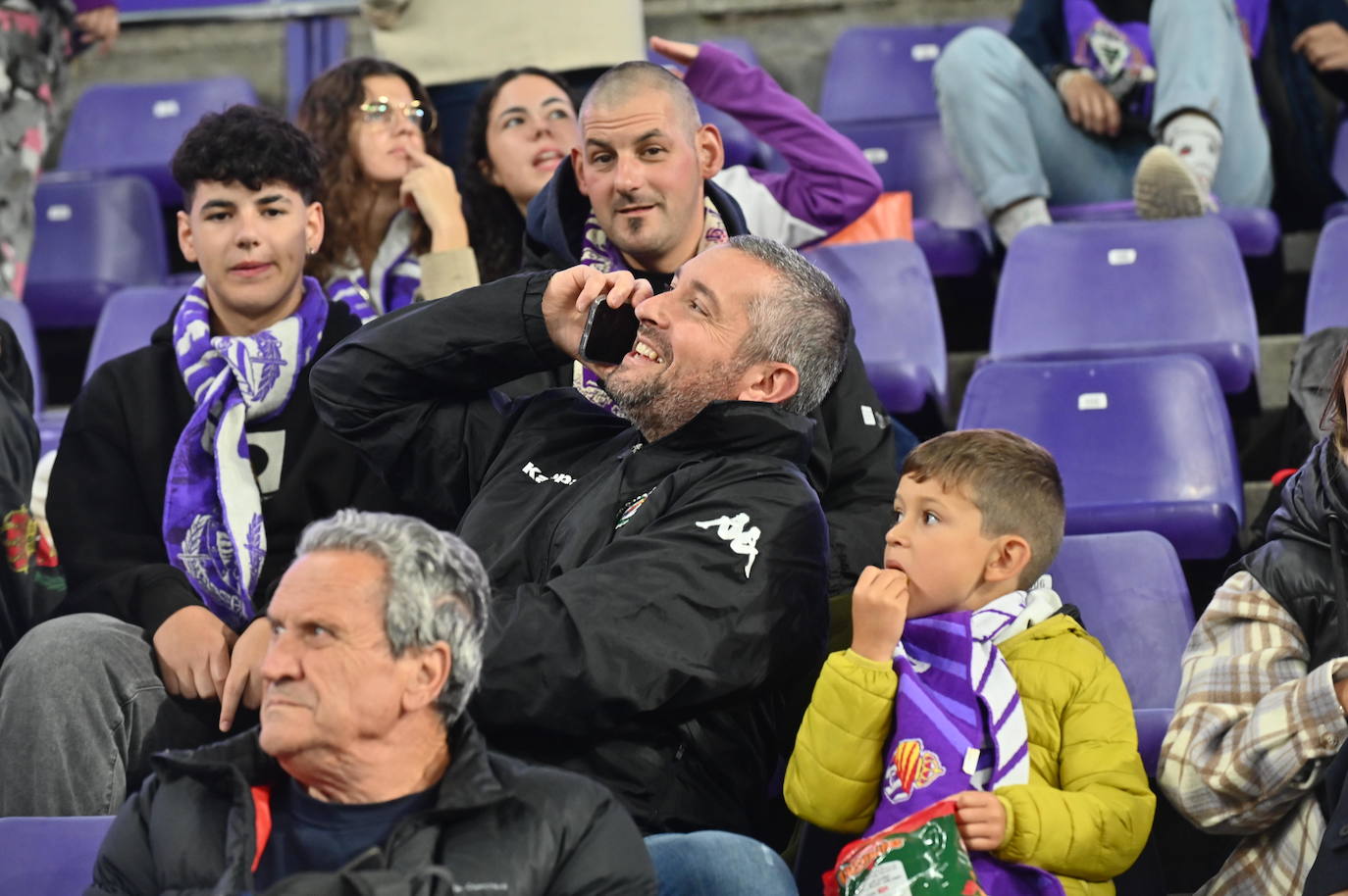 Búscate en la grada del estadio José Zorrilla (1/4)