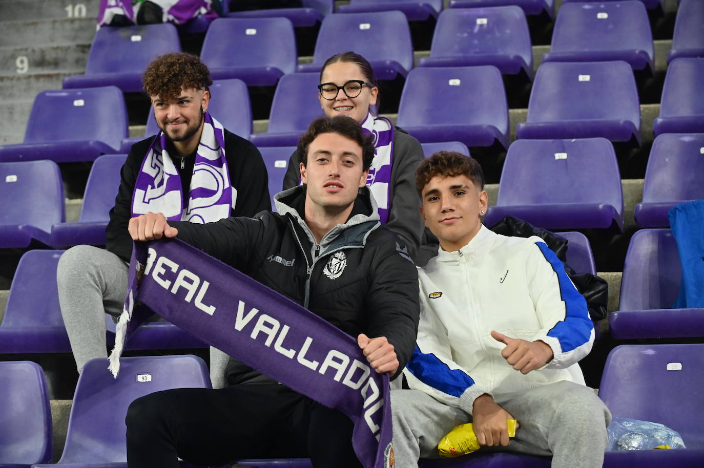 Búscate en la grada del estadio José Zorrilla (1/4)