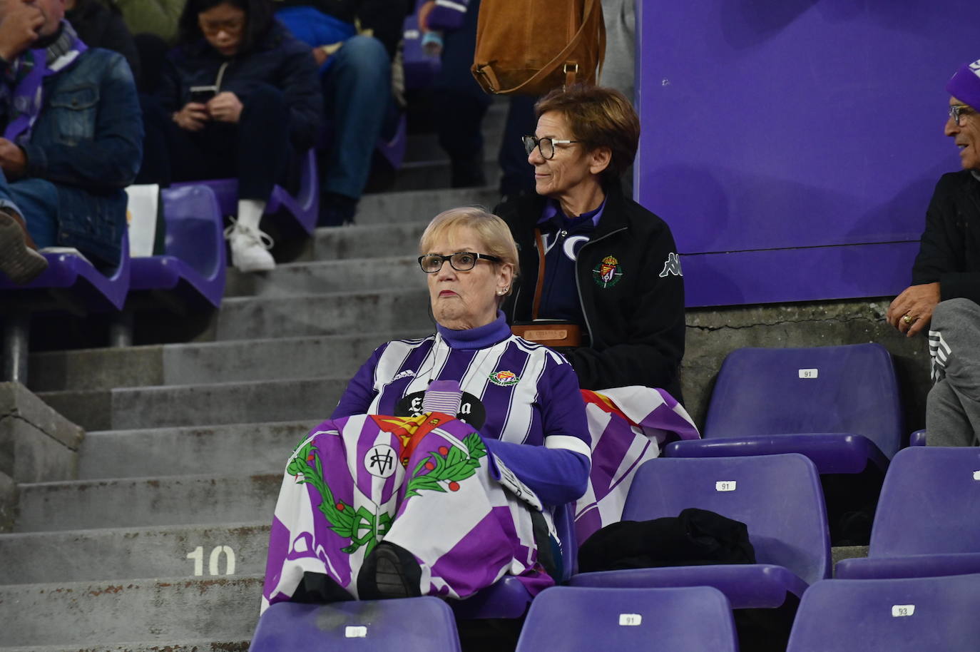 Búscate en la grada del estadio José Zorrilla (2/4)