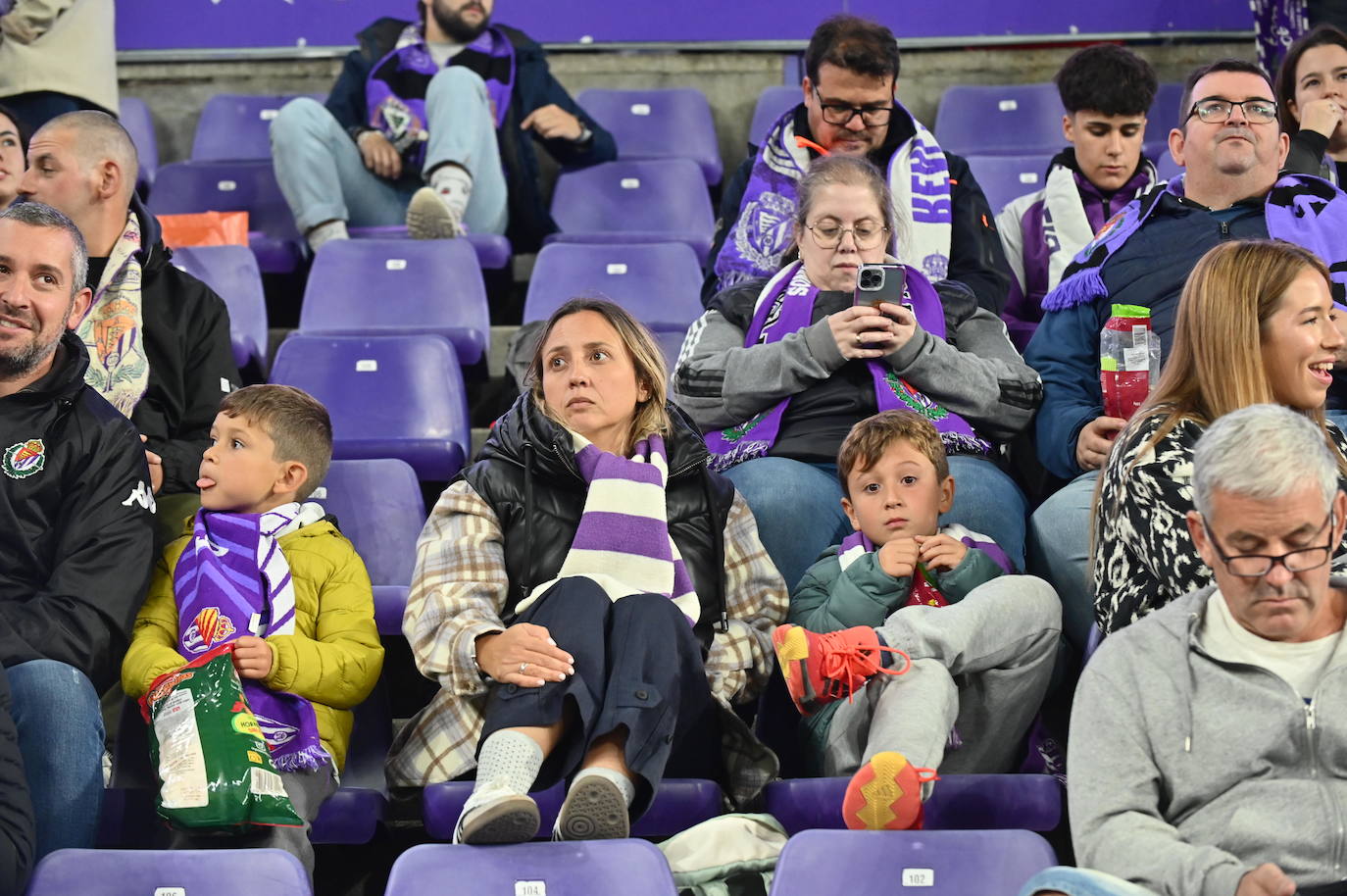 Búscate en la grada del estadio José Zorrilla (1/4)
