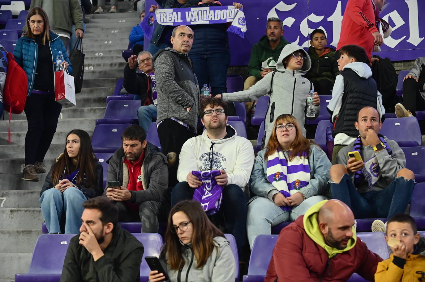 Búscate en la grada del estadio José Zorrilla (2/4)