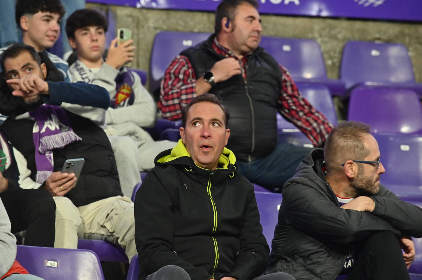 Búscate en la grada del estadio José Zorrilla (2/4)