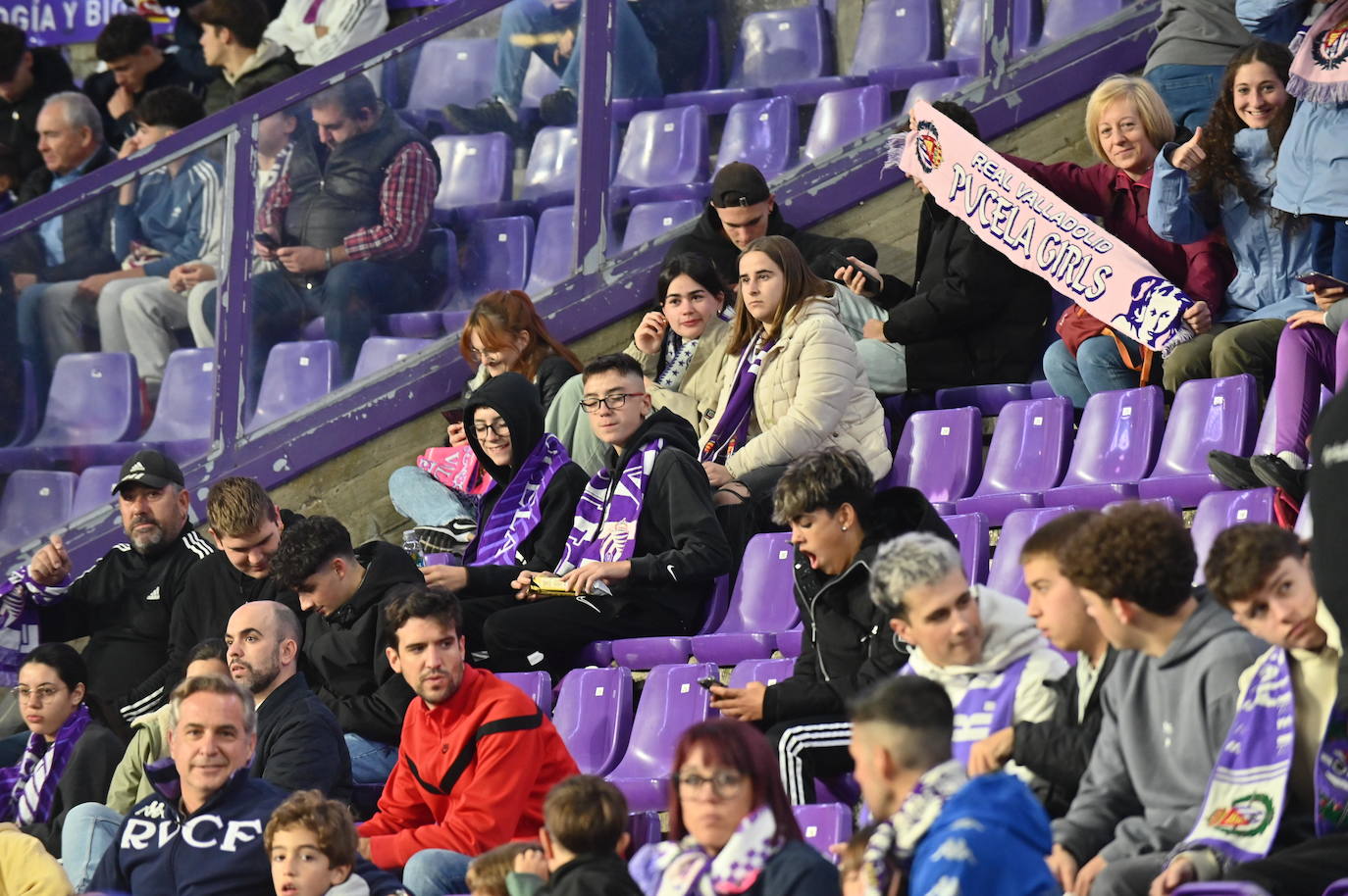 Búscate en la grada del estadio José Zorrilla (2/4)