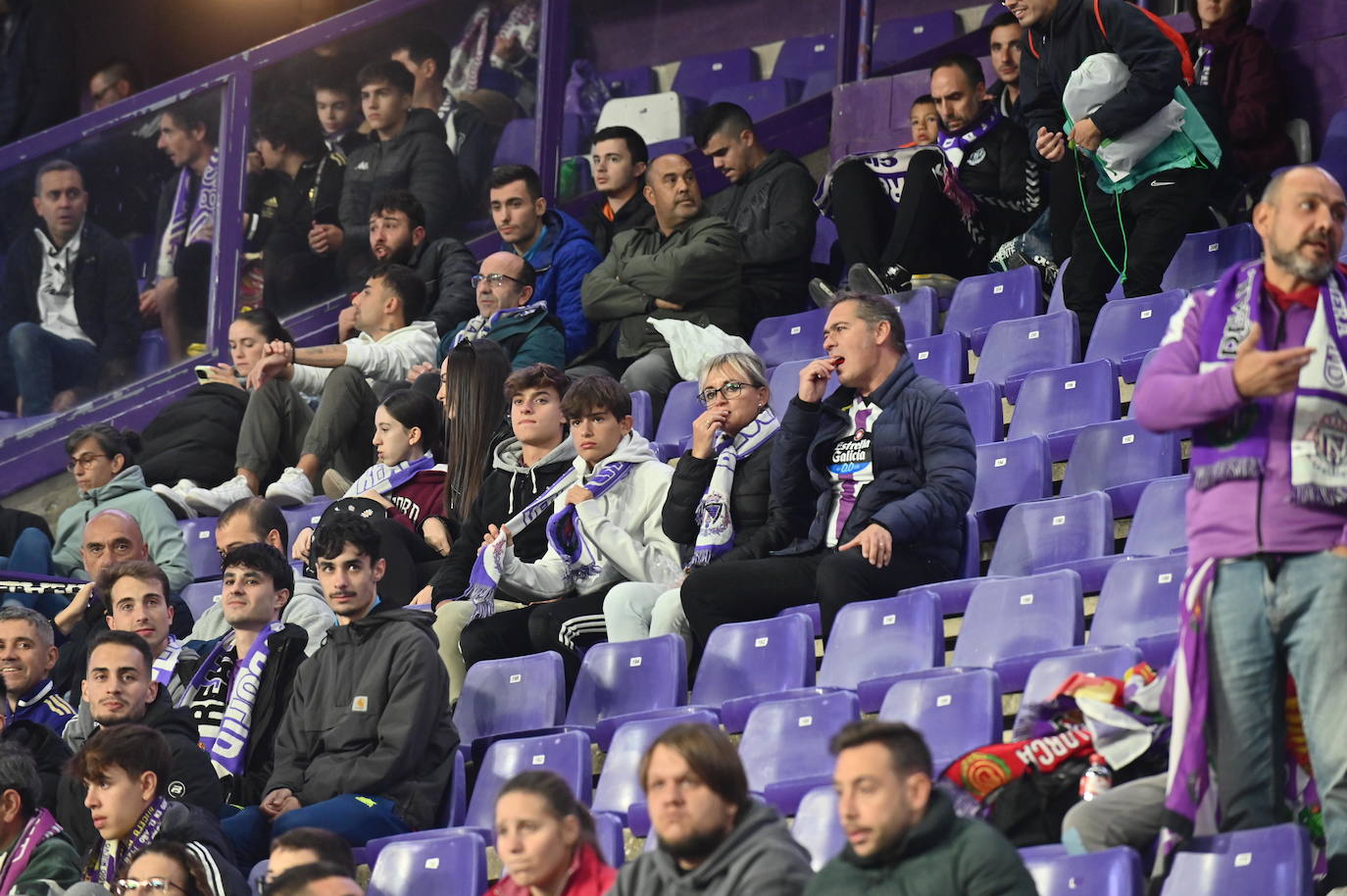 Búscate en la grada del estadio José Zorrilla (2/4)