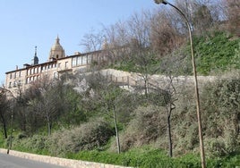 Talud donde se pretende construir el aparcamiento subterráneo de Los Tilos.