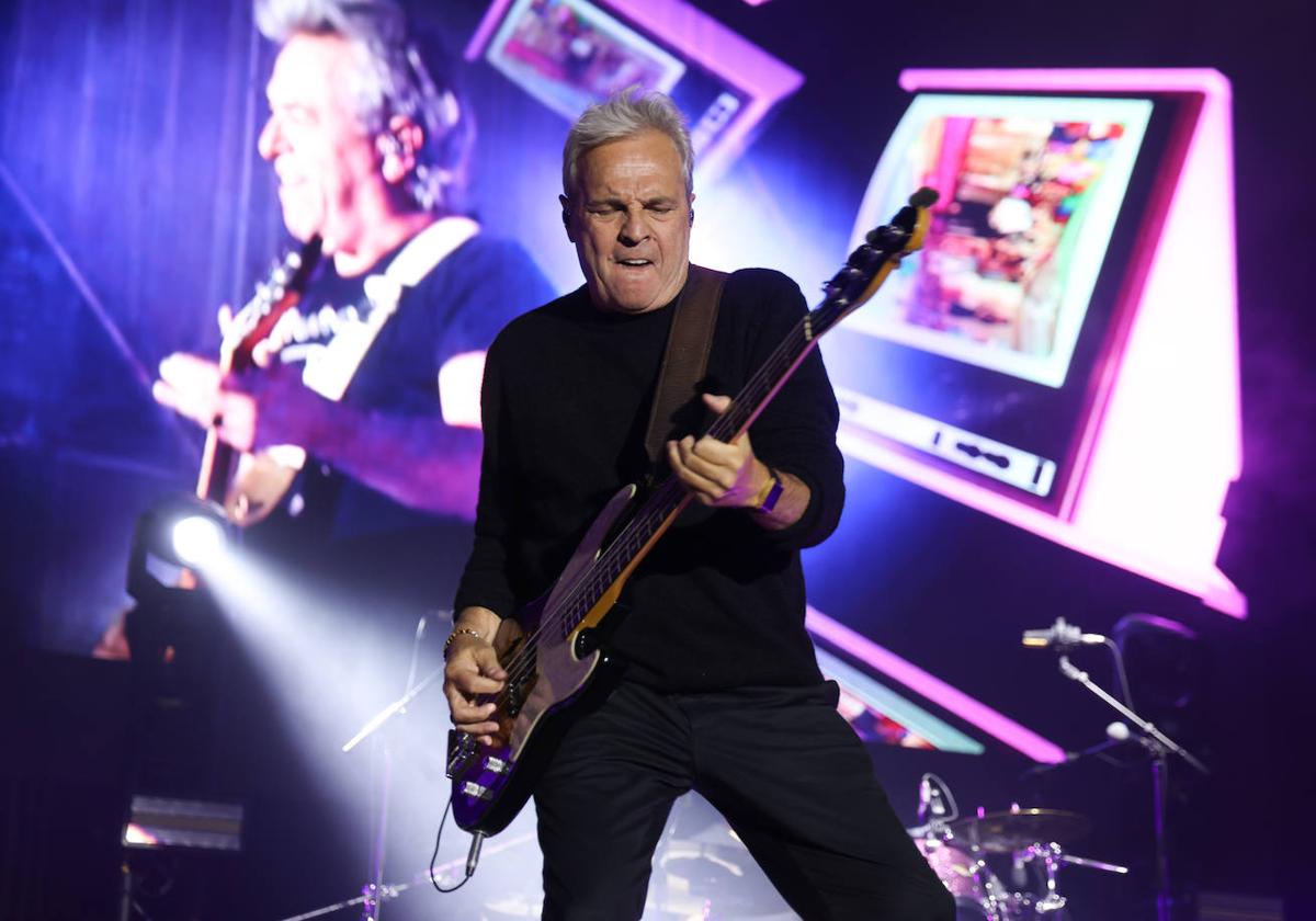 David Summers, de Hombres G, durante el concierto.