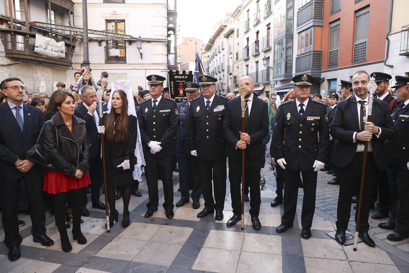 La Policía escoltando a la imagen de La Piedad, en Valladolid, foto a foto