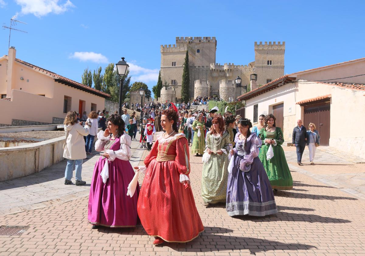 Desfile de época en Ampudia.