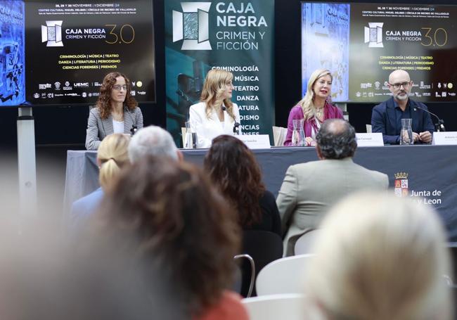 Silvia Sedano, vicerrectora de Organización Académica de la Univerdidad Europea Miguel de Cervantes; Mar Sancho, viceconsejera de Acción Cultural de la Junta de Castilla y León; Irene Carvajal, concejala de Educación y Cultura, y Antonio Cela, CEO de la Caja Negra.