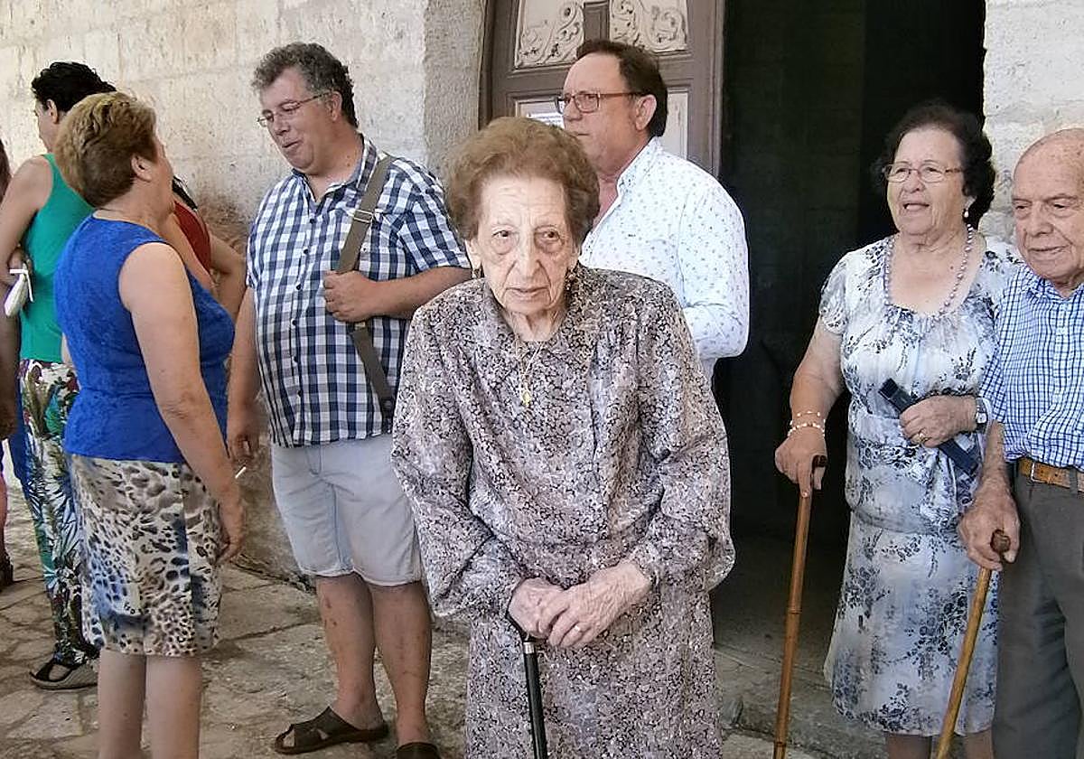 Pilar Gutiérrez en 2018 cuando recibió el homenaje de sus vecinos por su centenario