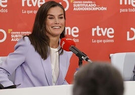 La Reina Letizia en Radio Nacional de España.