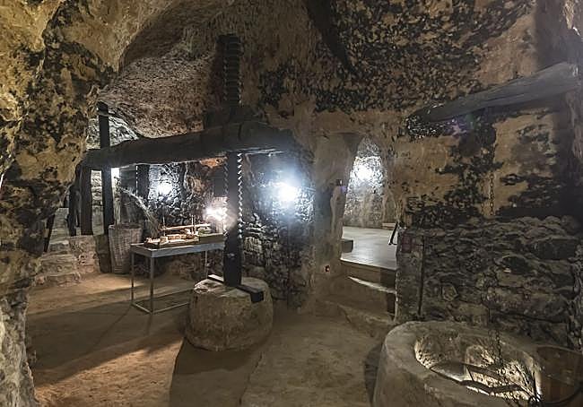 Pozo en la Bodega Aula de Interpretación de Mucientes.
