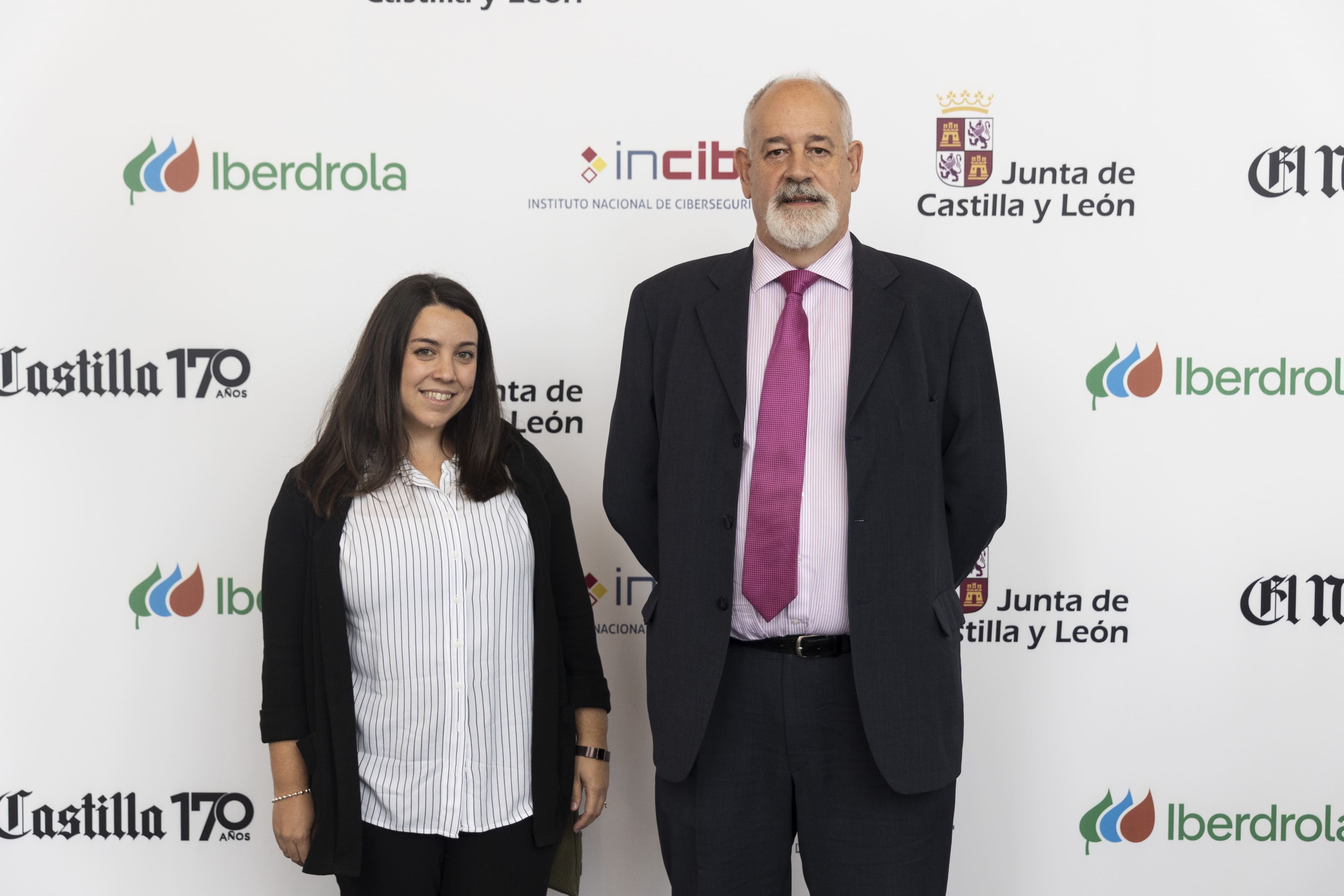 Enclave Formación: Lorena Olmos y Roberto García.