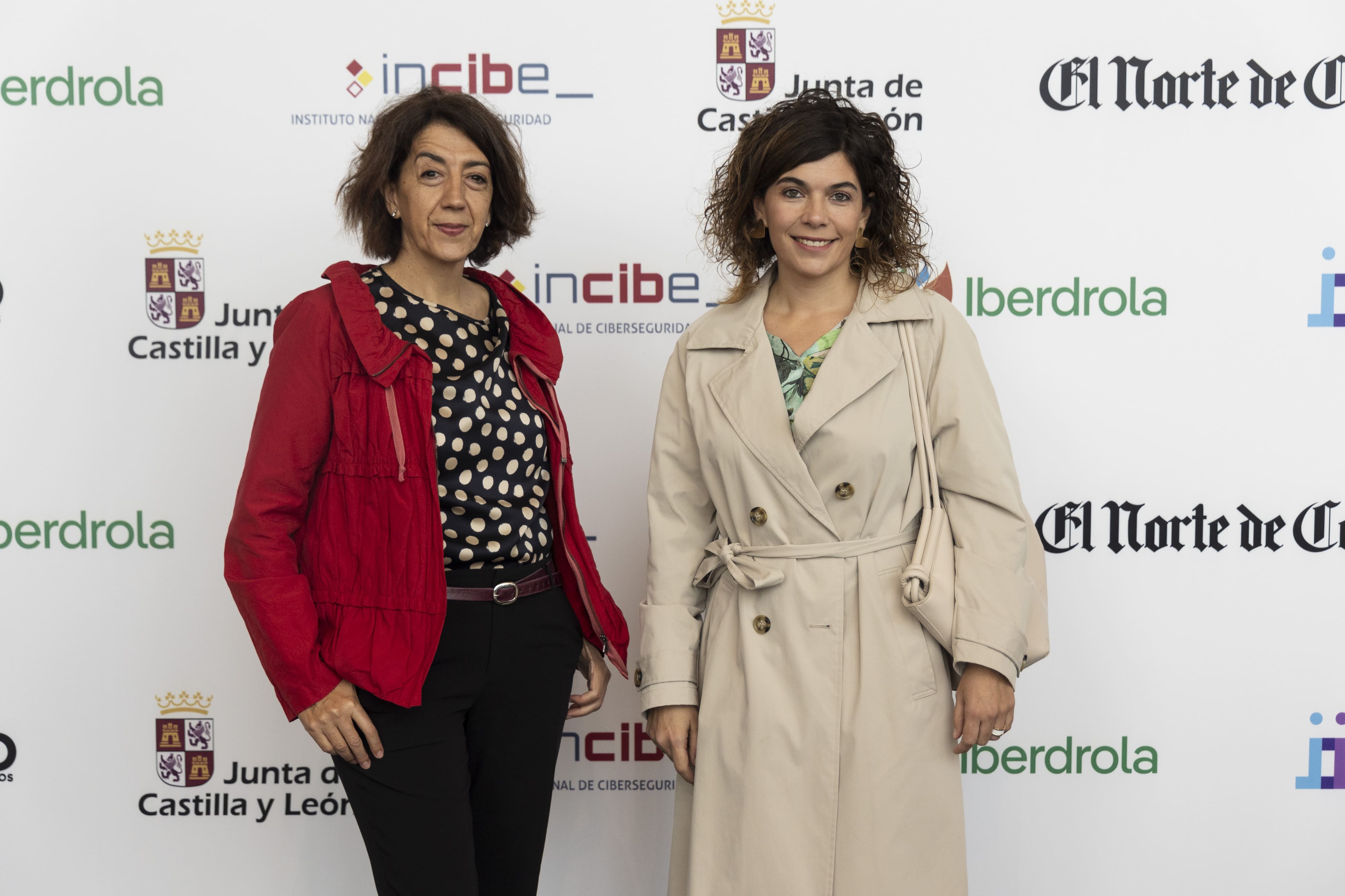 Amelia Alonso y Cristina Prieto.