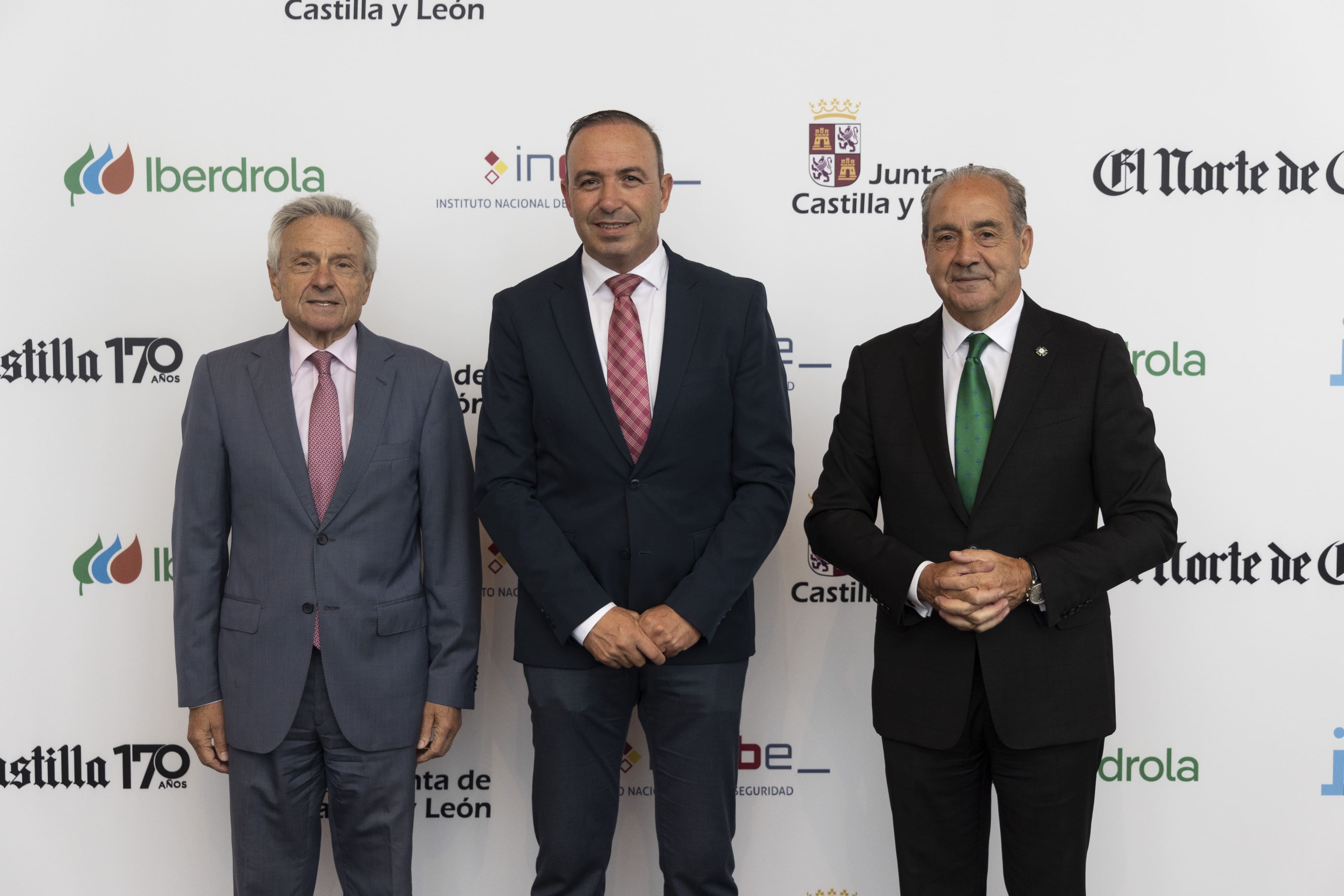 Félix Cano (Lingotes Especiales), Víctor Alonso (vicepresidente de la Diputación de Valladolid) y Cipriano García (director general de Caja Rural de Zamora).