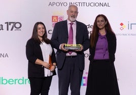 José Roberto García, Consejero Delegado, recoge el premio.