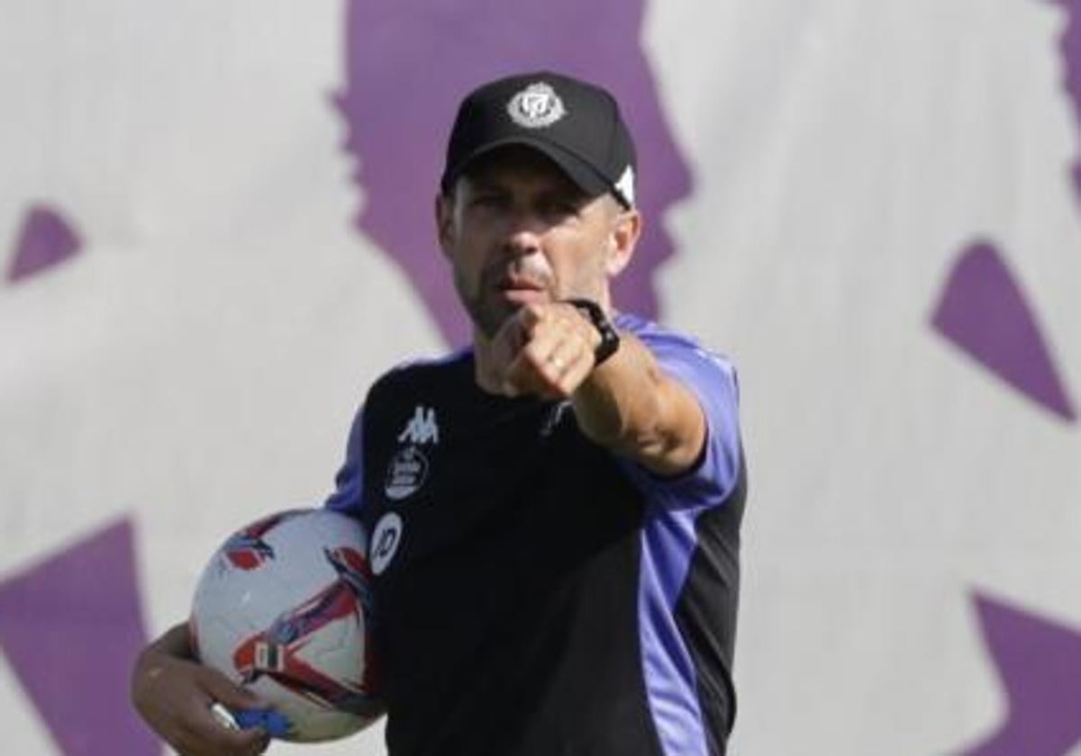 Paulo Pezzolano, durante un entrenamiento con el Real Valladolid.