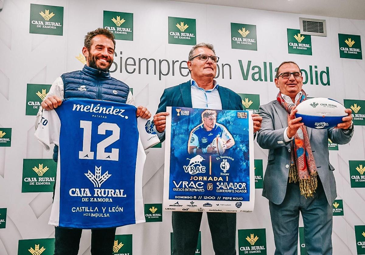 Diego Merino (técnico del VRAC), Jorge Calleja (presidente del VRAC) y Narciso Prieto (Caja Rural).