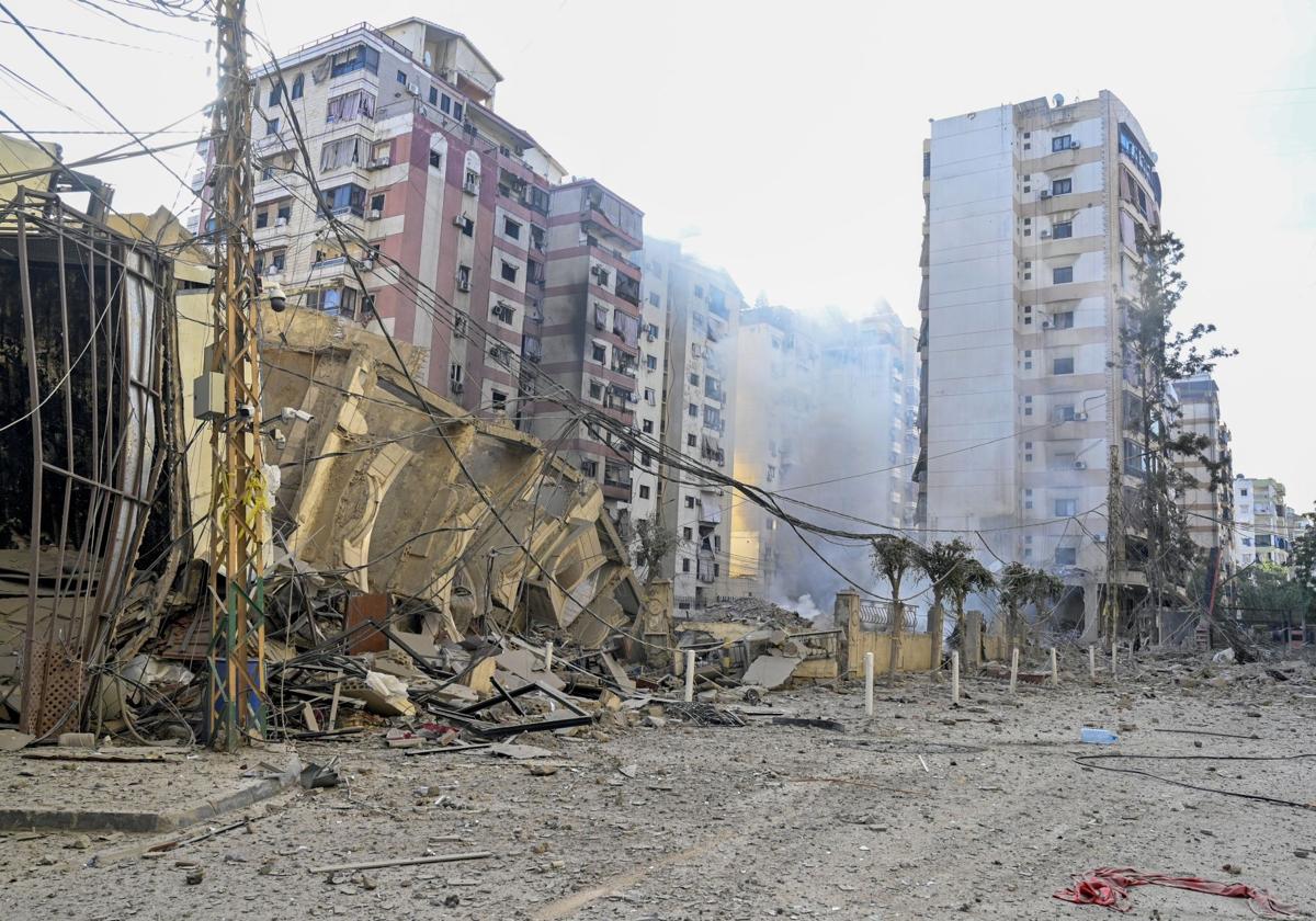 Edificios dañados tras un ataque aéreo israelí en Haret Hreik Dahieh, en Beirut.