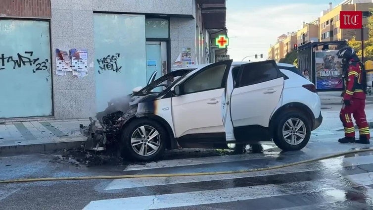 Arde un coche en marcha en Palencia