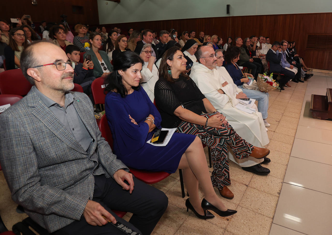 El colegio Dominicas recibe a una afamada exalumna