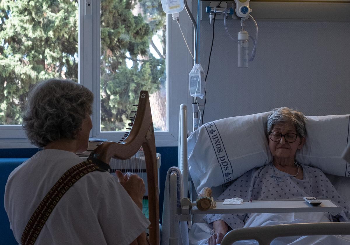 Un fotograma del documental 'Una canción para Nadka', ganador del premio Periodismo en Positivo.