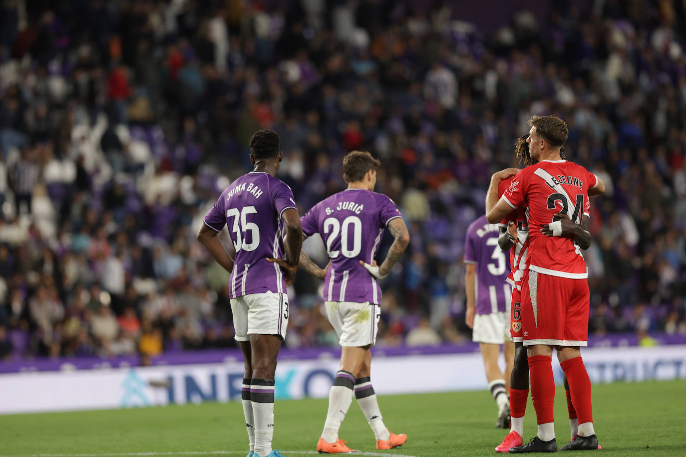 Las imágenes del partido entre el Real Valladolid y el Rayo Vallecano