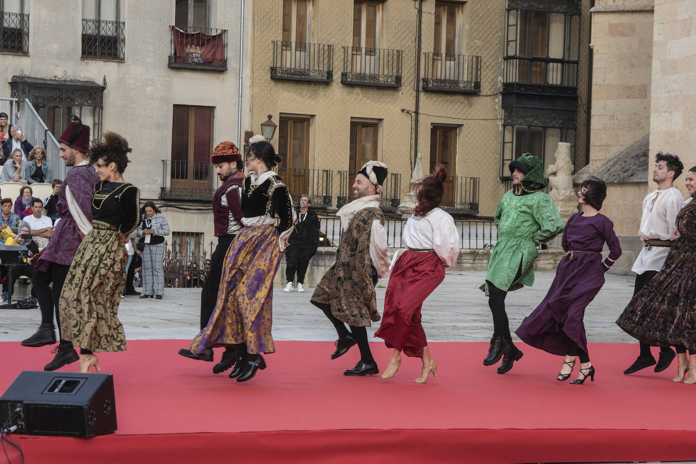 Fotografías del acto de proclamación de Isabel I como reina de Castilla