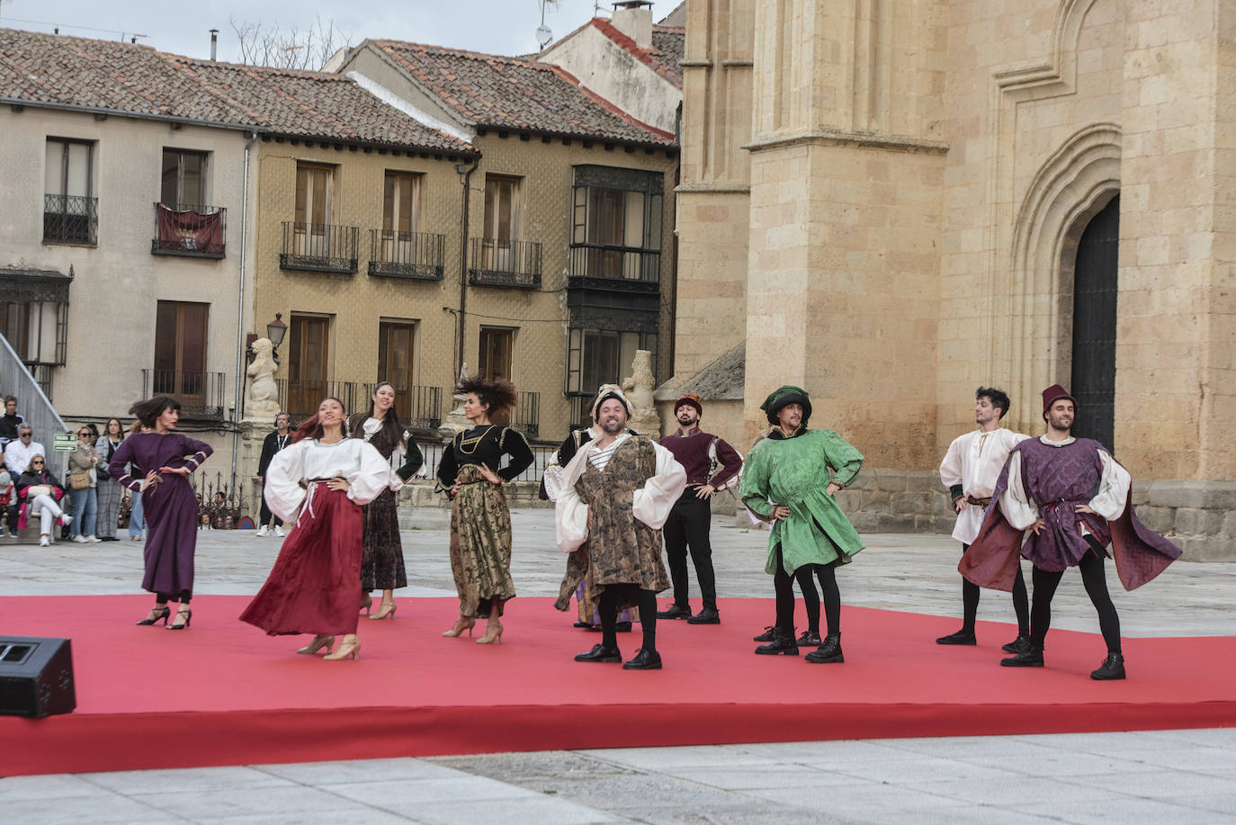 Fotografías del acto de proclamación de Isabel I como reina de Castilla