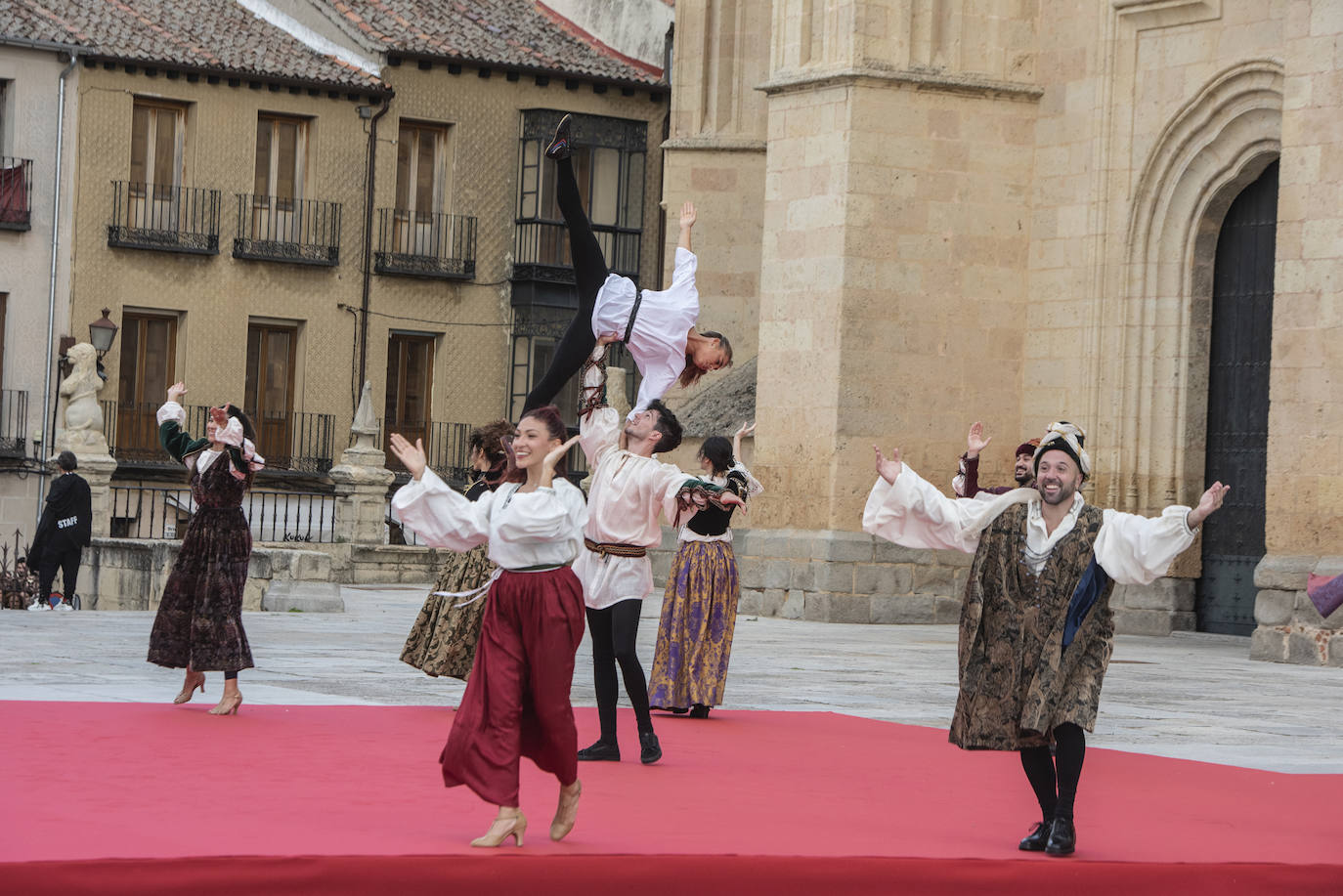 Fotografías del acto de proclamación de Isabel I como reina de Castilla