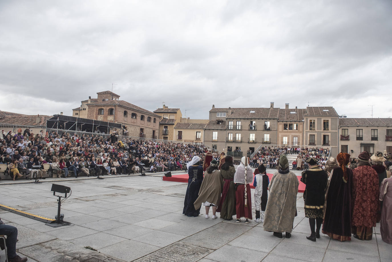 Fotografías del acto de proclamación de Isabel I como reina de Castilla